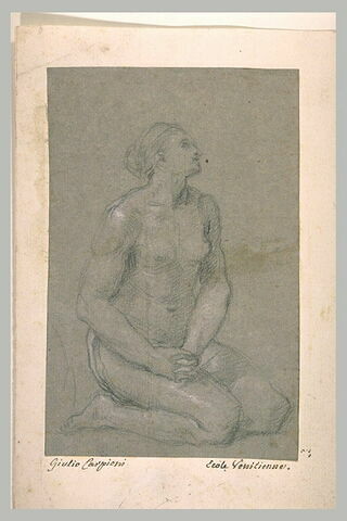 Femme nue assise, regard tourné vers le haut, mains jointes sur les genoux