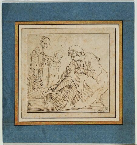 Une femme assise se lave un pied devant une autre femme et un enfant, image 2/3