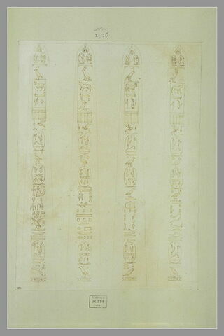 Les quatre faces d'un obélisque couvert de hiéroglyphes