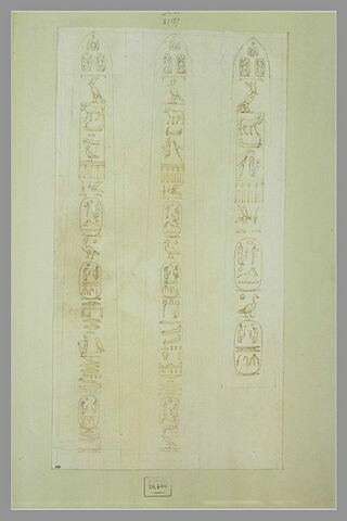 Les trois faces d'un obélisque couvert de hiéroglyphes, image 1/1