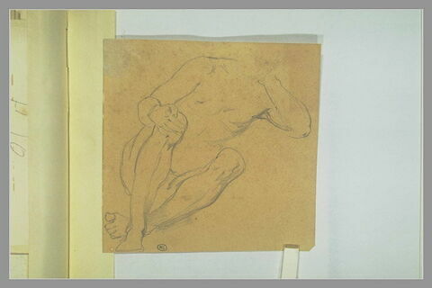 Figure nue assise portant la main gauche à sa nuque, image 1/1
