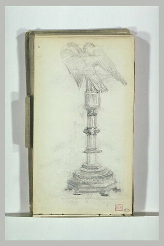 Lutrin formé d'un aigle à deux têtes posé sur une colonne ornée