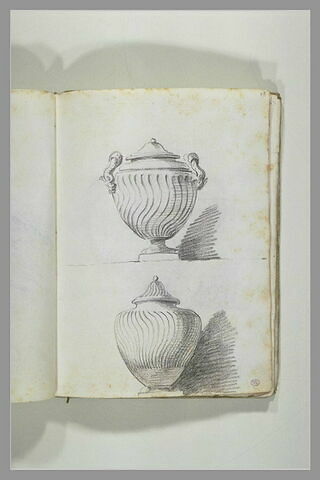 Deux vases couverts à décor de spirales incrusté ou incisé, image 1/1
