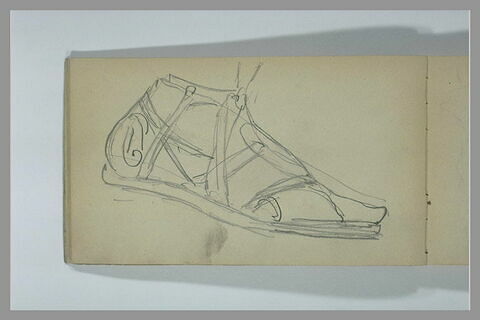 Un pied chaussé d'une sandale antique