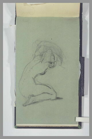 Femme nue, agenouillée, ajustant sa coiffure, image 1/1