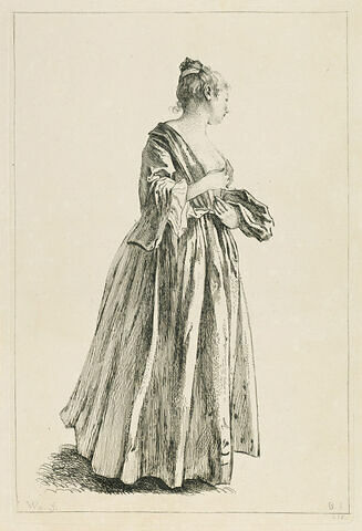 Femme en pied, de profil, tournée à droite, arrangeant d'une main sa gorgerette