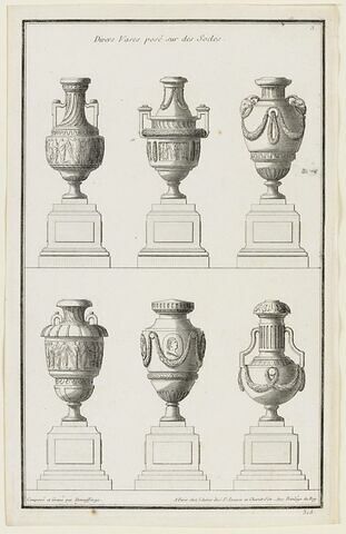 Divers vases avec socles