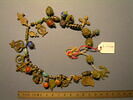 collier ; perle en olive ; perle sphérique ; pendentif ; amulette, image 2/3