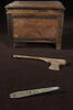 hache ; lame de hache à bords concaves et tenons repliés ; simulacre, image 3/3