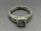 bague à chaton fixe ; bague à chaton carré, image 1/4