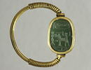 bague à chaton mobile ; bague à chaton cerclé ; bague en anneau à extrémités enroulées ; bague en anneau mince ; scarabée, image 1/2