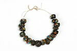 collier  ; perles ; perle globulaire, image 1/2