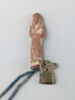 collier à pendentif ; perle tubulaire ; perle cylindrique annelée ; serviteur funéraire ; amulette, image 2/2