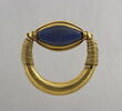 bague à axe à extrémités enroulées ; bague à chaton cerclé ; bague en anneau renflé ; scaraboïde, image 2/2