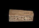 poutre ; bloc de frise ; fragment, image 1/3