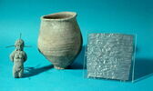 objet magique ; figurine ; plaque ; vase, image 2/2