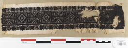 bande décorative d'habillement ; fragment, image 1/3