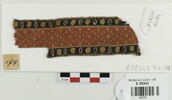 bande décorative d'habillement ; fragment, image 1/2