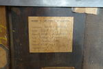 Portrait d'homme tenant un livre, image 3/7