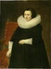 Portrait d'une femme âgée de cinquante-quatre ans, la main droite posée sur le bras d’un fauteuil, image 3/4