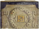 Initiales FCM dans une couronne de fleurs, image 2/2