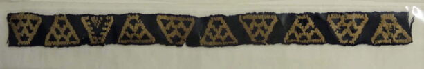 bande décorative d'habillement ; fragment, image 2/2