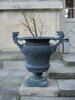 Vase à décor losangé et à têtes de loup d'après les modèles du parterre du midi à Versailles, image 1/2