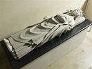 Charles V roi de France (+ 1380) tenant le sac contenant ses entrailles, image 3/14