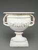 Vase orné de masques bacchiques et tragiques alternés de thyrses, image 1/4