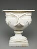 Vase orné de masques bacchiques et tragiques alternés de thyrses, image 2/4