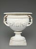Vase orné de masques bacchiques et tragiques alternés de thyrses, image 3/4