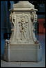 Piédestal orné de trophées de chasse, image 3/4