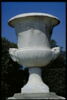 Vase à décor branchés de vignes, anses à têtes de béliers, image 3/3