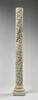 Fragment de colonnette décorée de feuillage et de galons perlés, image 3/11