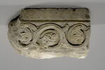 Fragment de tailloir décoré de rinceaux, image 1/3