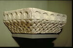 Fragment de tailloir à décor d'entrelacs, image 1/3