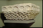 Fragment de tailloir à décor d'entrelacs, image 1/3