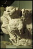 Fragment de chapiteau décoré de feuillages et de quatre figures de harpies, image 9/12