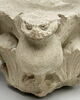 Fragment de chapiteau décoré de feuillages et de quatre figures de harpies, image 2/12