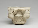 Fragment de chapiteau décoré de feuillages et de quatre figures de harpies, image 4/12