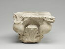 Fragment de chapiteau décoré de feuillages et de quatre figures de harpies, image 6/12