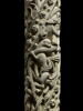 Colonne décorée de feuillage, de rinceaux habités et de galons perlés, image 23/23