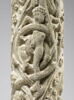 Colonne décorée de feuillage, de rinceaux habités et de galons perlés, image 7/23