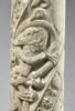 Colonne décorée de feuillage, de rinceaux habités et de galons perlés, image 9/23