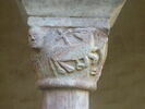Deux arcades reposant sur trois colonnes monolithes, avec bases et chapiteaux, image 7/8