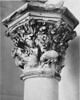 Chapiteau heptagonal décoré de feuillage, d'animaux fantastiques et d'une sirène tenant un miroir, image 16/16