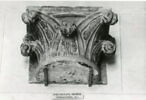 Chapiteau d'applique à crochets décorés d'une feuille plate trilobée, image 4/5