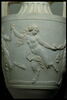 Vase à décor d'une ronde de satyres et de satyresses, image 2/2