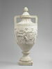 Vase à décor d'une ronde de satyres et de satyresses avec les accessoires du thiase bachique, image 1/4