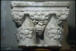 Chapiteau double, adossé, décoré de feuillages et d'une tête, image 4/5